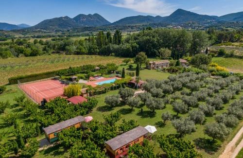 Piegon House | Les Piégonnaises - Deux luxueuses roulottes et la cabane en Drôme Provençale
