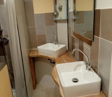 Le Monastier-sur-Gazeille Bed & Breakfast | Les piaules du dahu