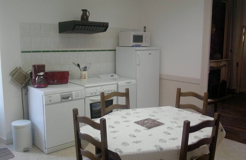 Belleray Apartment | Les Pieds dans l'eau with swimming pool and Meuse riverfront