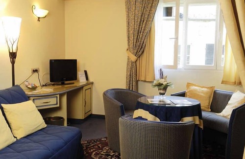 Givet Hotel | Les Reflets Jaunes