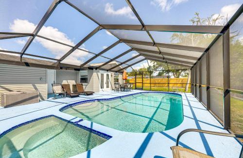 Ruskin House | Less Than 2 Mi to Beach and Marina Bright Ruskin Retreat!