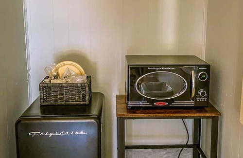 Quitman Hotel | Less than a mile from Lake Fork-UPDATED-Bowfin Bungalow-Rm 3