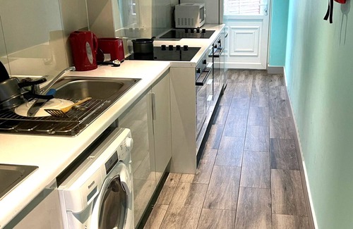 Pinkwell Apartment | Letzi private en-suite, Near Heathrow Airport T3