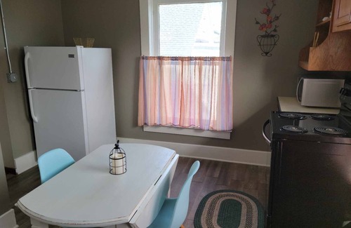 Napoleon Apartment | Liberty View Lovely one bedroom apartment. Great for traveling workers.