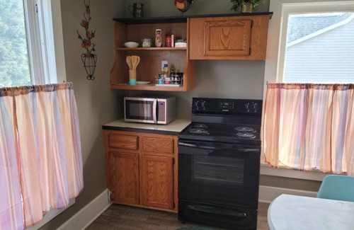 Napoleon Apartment | Liberty View Lovely one bedroom apartment. Great for traveling workers.