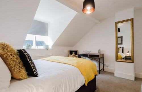 Cirencester Apartment | Licatas Apartment Cirencester, Cotswolds, Sleeps 6, 3 Bedrooms