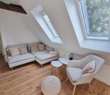 Goldenstedt Apartment | Lichtdurchflutete Dachgeschosswohnung mit Charme