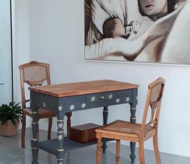 Dueren Bed & Breakfast | Lichtdurchflutetes Atelierhaus mit Skulpturenpark