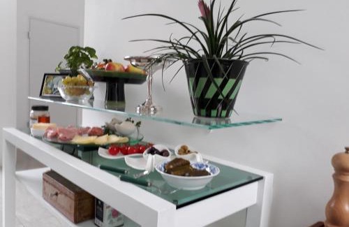 Dueren Bed & Breakfast | Lichtdurchflutetes Atelierhaus mit Skulpturenpark