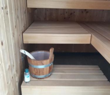 Dueren Bed & Breakfast | Lichtdurchflutetes Atelierhaus mit Skulpturenpark