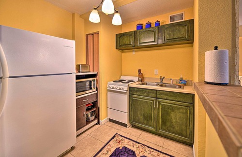 Sarasota Apartment | Lido Key Hideout w/Patio & Yard + Walk to Beach!