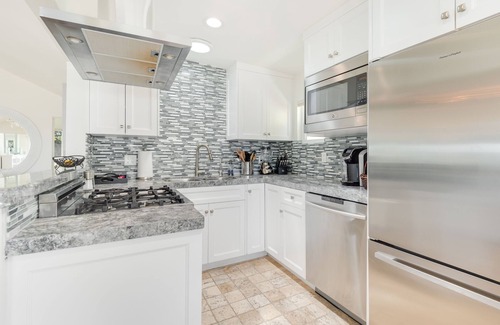 Eastern Malibu House | Life is better at the Beach in Malibu! Lux 3 bdr Home Spectacular Ocean Views