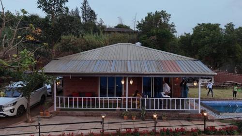 Mahabaleshwar Villa | Lifeline Villas - Mini Miracle Near Mahableshwar Market With Valley View From Pool