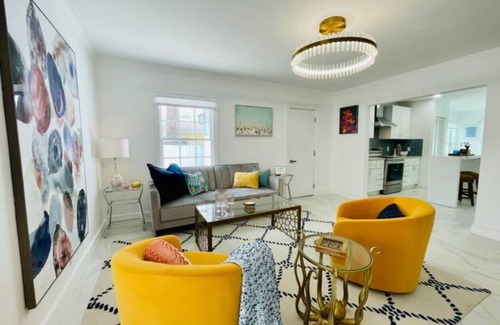 Pinewood Park House | Life’s a Beach- Swimming Pool, Tiki Bar & Putting Green- 1 Block from the Ocean!