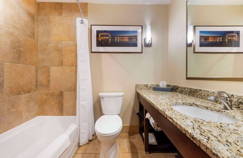Canal Park Hotel | Lift Bridge Lodge, an Ascend Collection Hotel