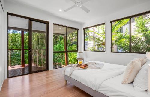 Byron Bay House | Light Filled Modern Specious Home, Pet friendly in a beautiful area of Byron Bay, short stroll to town