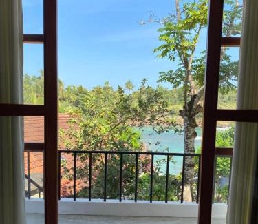 Devinuwara House | Light house beach home