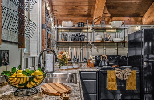 Townsend Cabin | Light'n Bug Bungalow 1 Bedroom Cabin by RedAwning