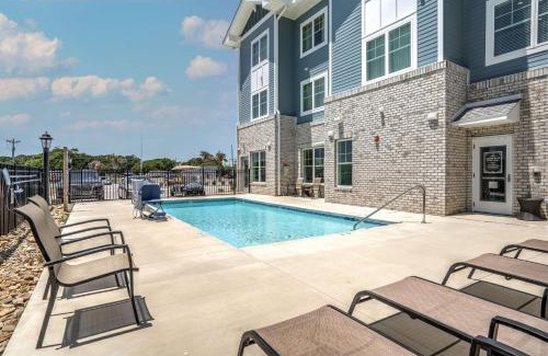 Emerald Isle Hotel | Lighthouse Suites - Best Western Signature Collection