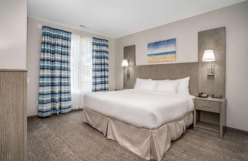 Emerald Isle Hotel | Lighthouse Suites - Best Western Signature Collection
