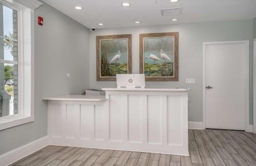 Emerald Isle Hotel | Lighthouse Suites - Best Western Signature Collection