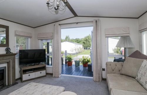 Tewitfield House | Lilac Lodge