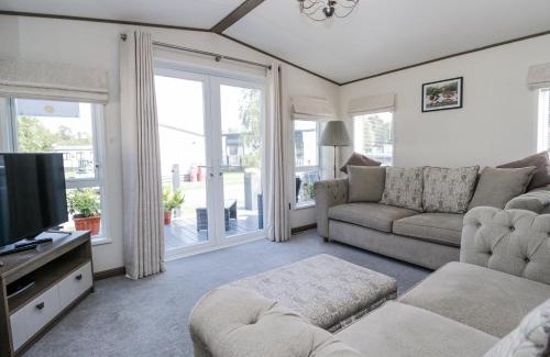 Tewitfield House | Lilac Lodge