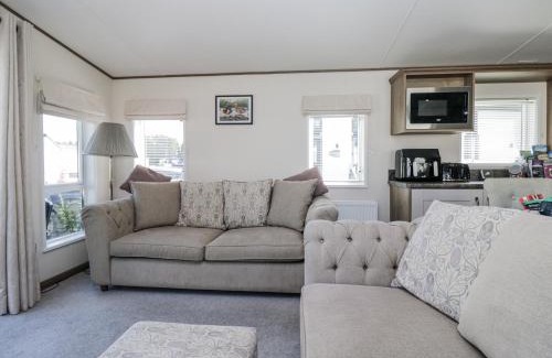 Tewitfield House | Lilac Lodge