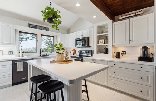 Lake of Bays Cottage | Lily’s Lake House - Luxury Cottage Experience