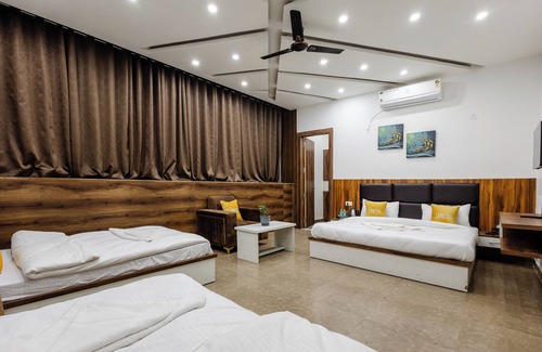 Vrindavan Hotel | Lime Tree Hotel and Banquet Vrindavan