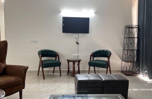 IMT Manesar Bed & Breakfast | Lime Tree Hotel Manesar