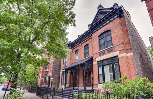 Lincoln Park Apartment | Lincoln Park Apt Walk to Beach, Shops and Dining!