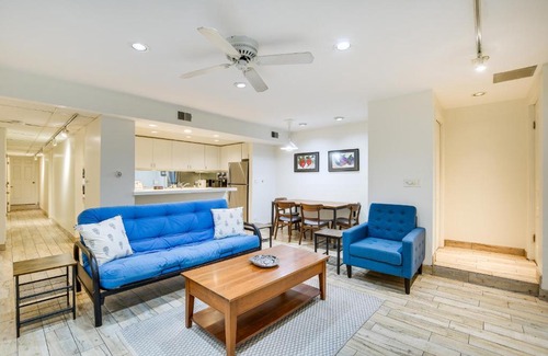 Lincoln Park Apartment | Lincoln Park Apt Walk to Beach, Shops and Dining!