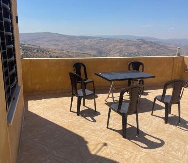 Suwailih Ski Chalet | Lion's Den Chaletاستراحة وشاليه في جرش