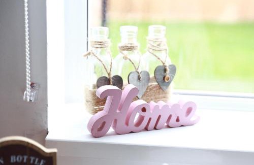 Chorlton-by-Backford House | Lions Den - Zoo Accommodation Chester