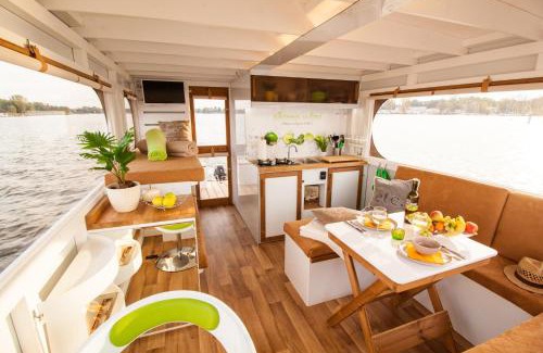Priepert Boat Rental | Lisa Boot 4