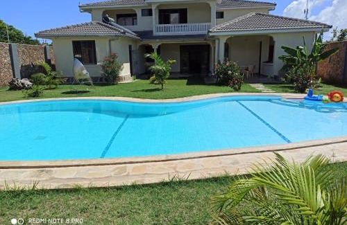 Shanzu House | Lisa Mari