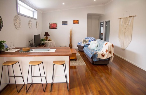 Mount Barker Bed & Breakfast | Listen to the silencenDrink in the peacefulnessnGet drunk on the atmosphere