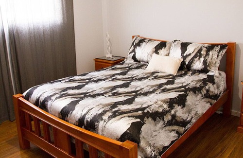Mount Barker Bed & Breakfast | Listen to the silencenDrink in the peacefulnessnGet drunk on the atmosphere