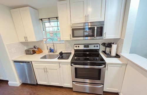 Pinewood Park House | LIT's Palma Home - Near Beach, Downtown, Shopping, & More!