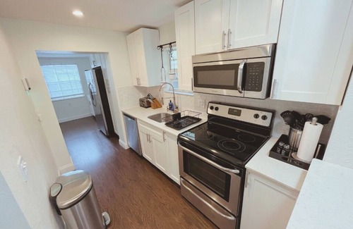 Pinewood Park House | LIT's Palma Home - Near Beach, Downtown, Shopping, & More!