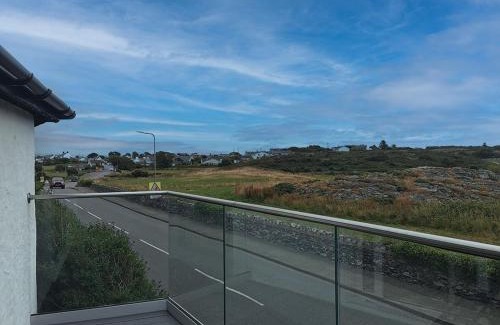 Trearddur Bay House | LITLLE SUMMER HILL -2 BED COSY COTTAGE- TREARDDUR