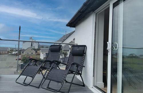 Trearddur Bay House | LITLLE SUMMER HILL -2 BED COSY COTTAGE- TREARDDUR