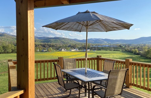 Luray Cabin | Little Bears Cabin - 5 Br/3 Fireplaces - Spend Spring in the Shenandoah Valley