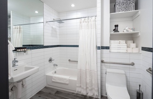 Midtown East Hotel | Little Charlie Hotel