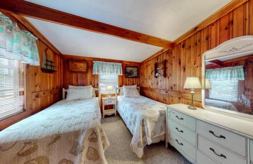 York Beach House | Little Cottage