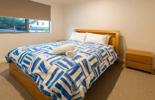 Dunsborough House | Little Hamptons - Beachside Retreat near Town Centre