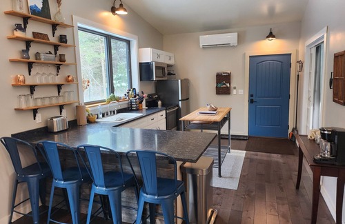 Jericho Cottage | Little house in the woods of Jericho - AC, W/D, Wifi, Patio