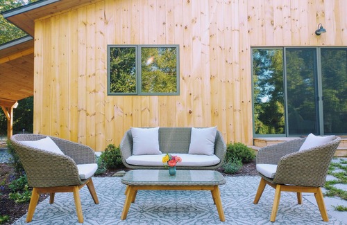 Jericho Cottage | Little house in the woods of Jericho - AC, W/D, Wifi, Patio
