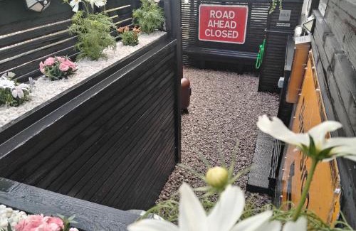 Doncaster House | Little House On The Hill Walks Castle Restaurants 2 mins away
